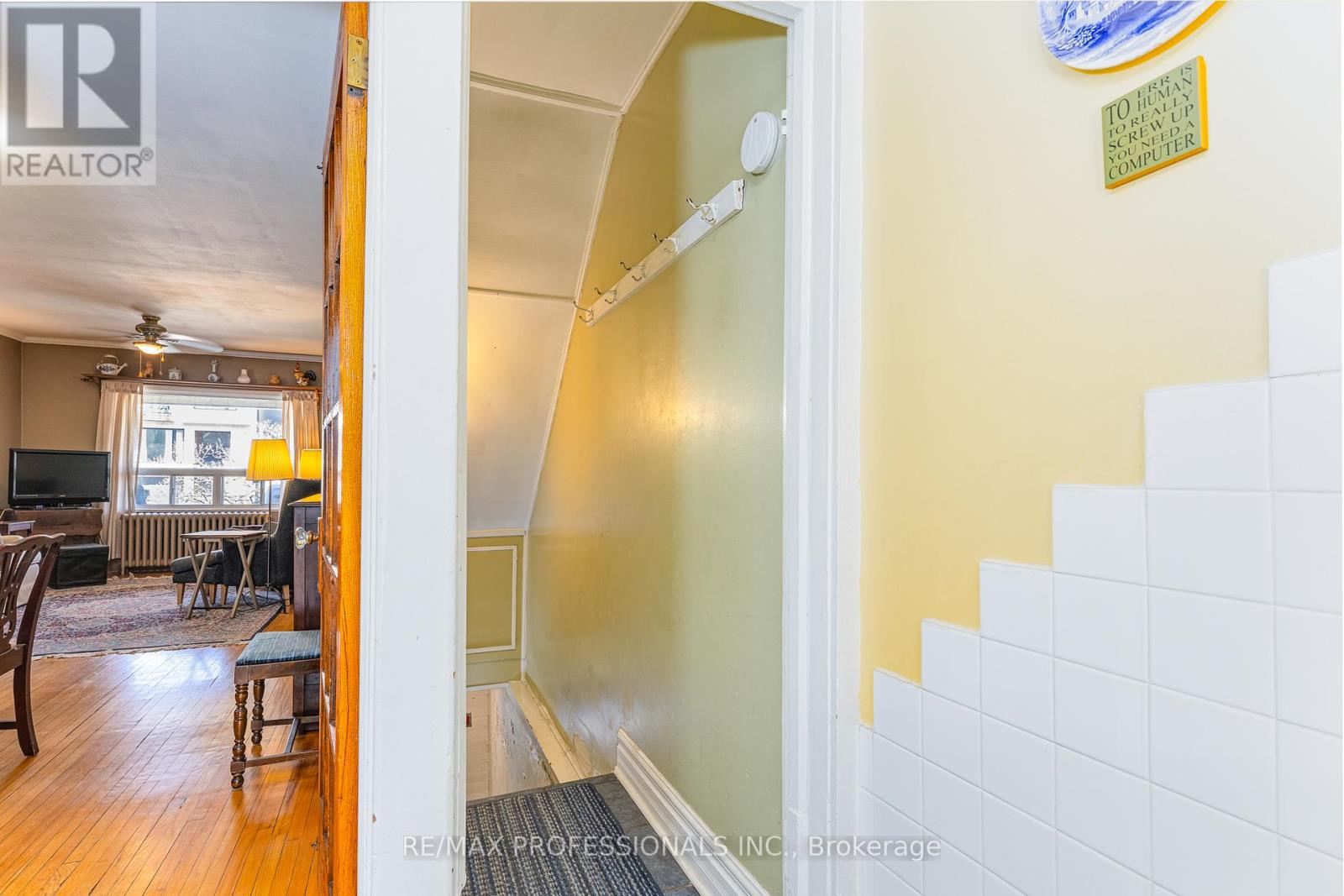 9 Orley Avenue, Toronto, Ontario  M4C 2B8 - Photo 22 - E12996360