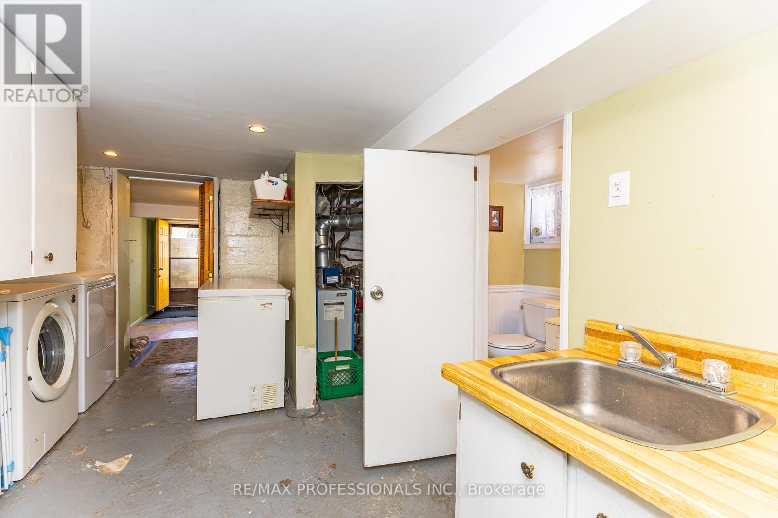 9 Orley Avenue, Toronto, Ontario  M4C 2B8 - Photo 23 - E12996360