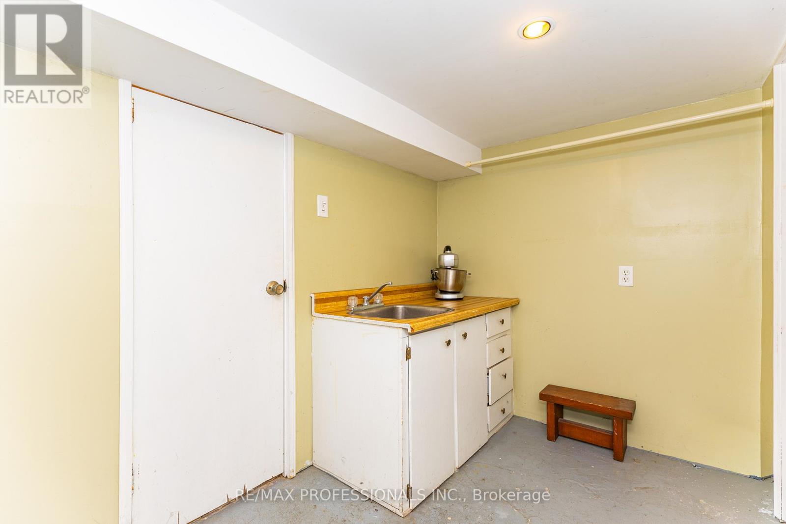 9 Orley Avenue, Toronto, Ontario  M4C 2B8 - Photo 24 - E12996360