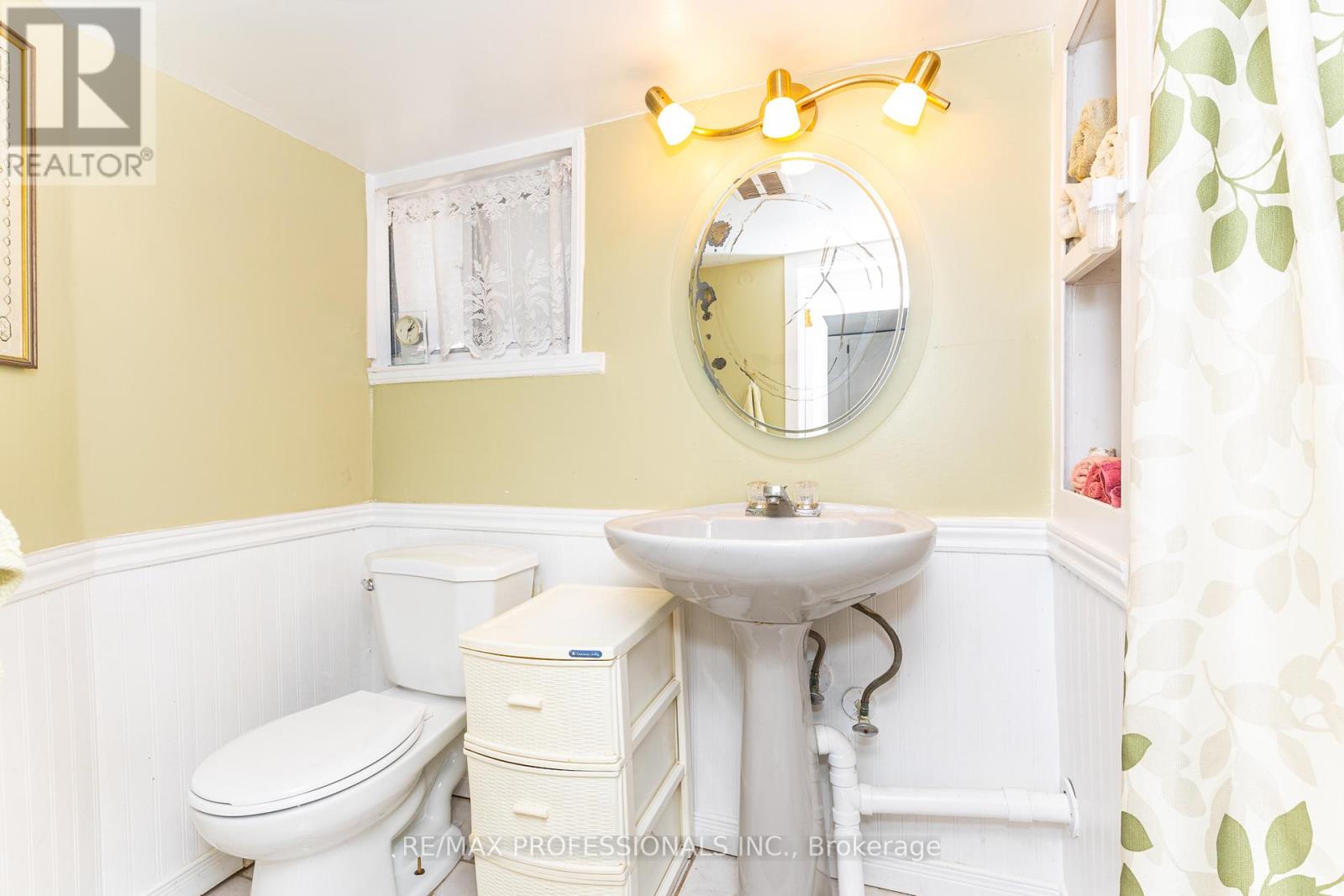 9 Orley Avenue, Toronto, Ontario  M4C 2B8 - Photo 25 - E12996360