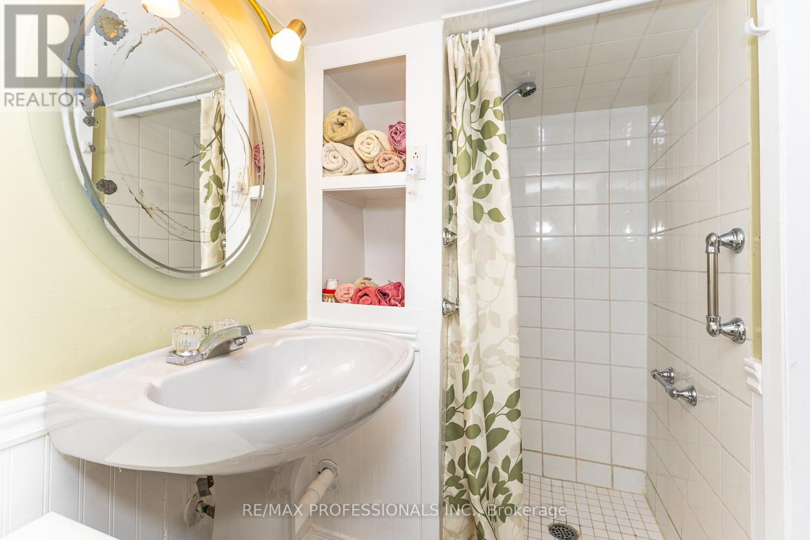 9 Orley Avenue, Toronto, Ontario  M4C 2B8 - Photo 26 - E12996360