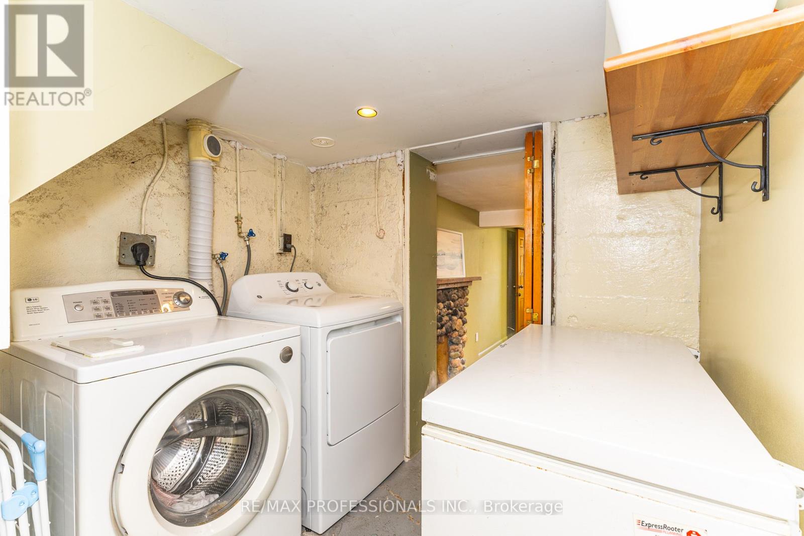 9 Orley Avenue, Toronto, Ontario  M4C 2B8 - Photo 27 - E12996360