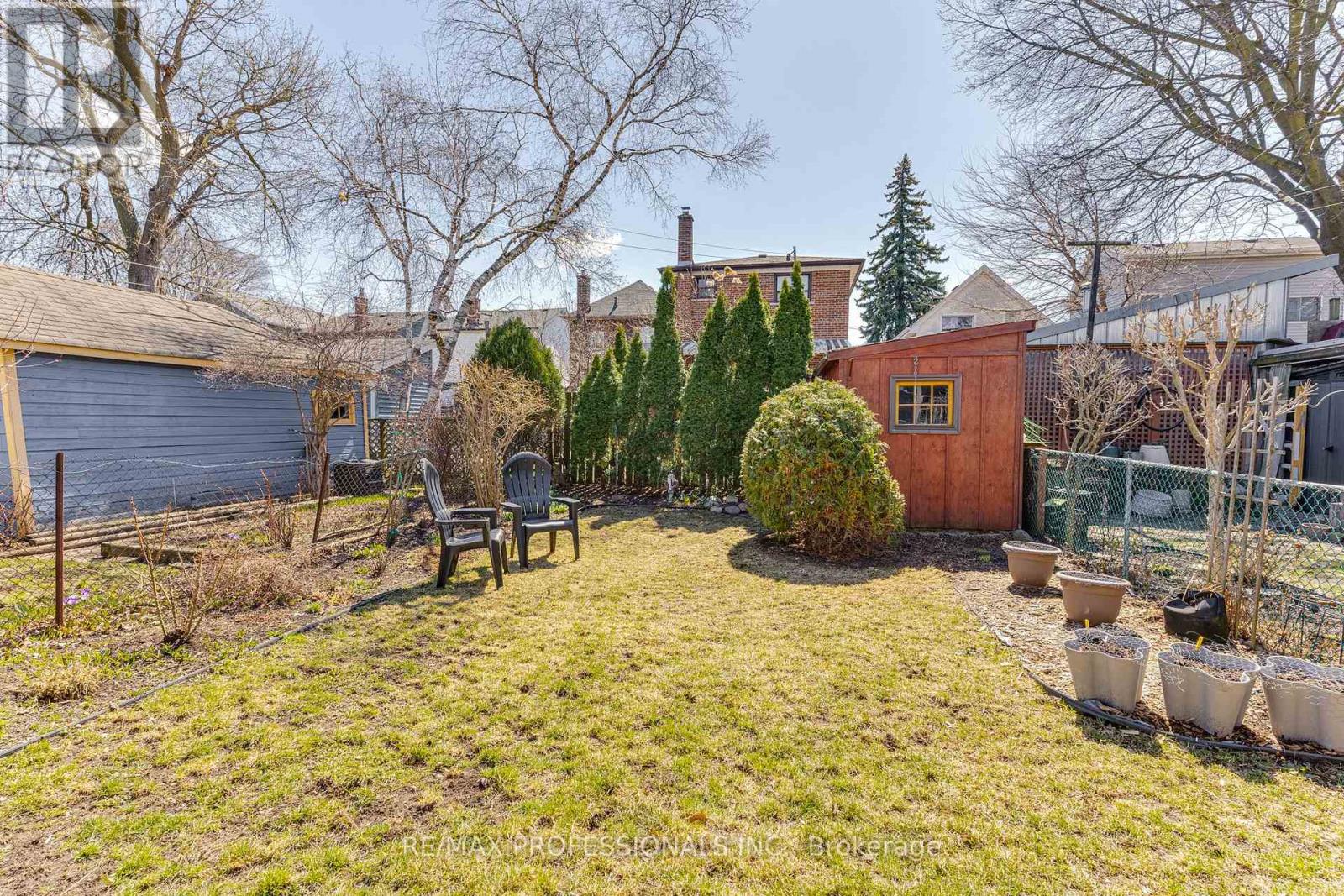 9 Orley Avenue, Toronto, Ontario  M4C 2B8 - Photo 35 - E12996360