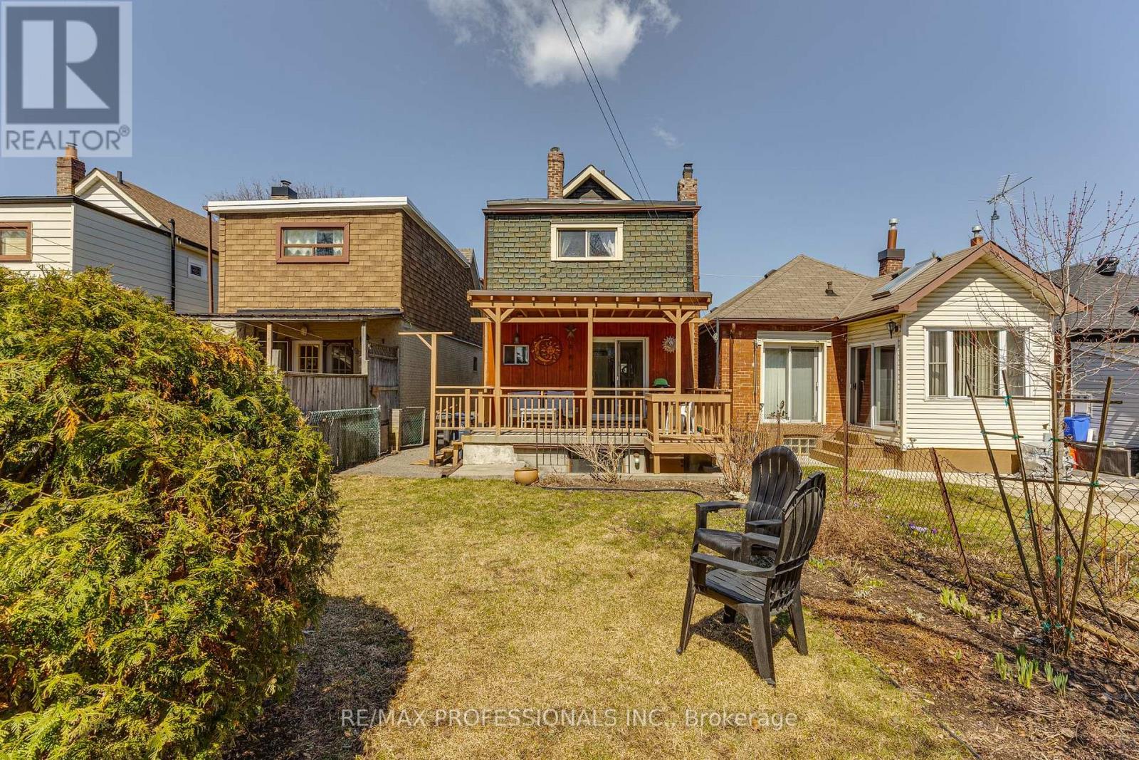 9 Orley Avenue, Toronto, Ontario  M4C 2B8 - Photo 38 - E12996360