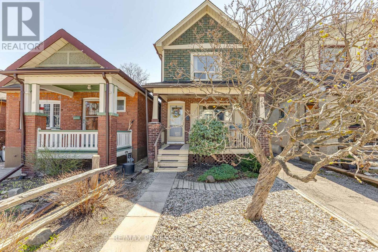 9 Orley Avenue, Toronto, Ontario  M4C 2B8 - Photo 42 - E12996360