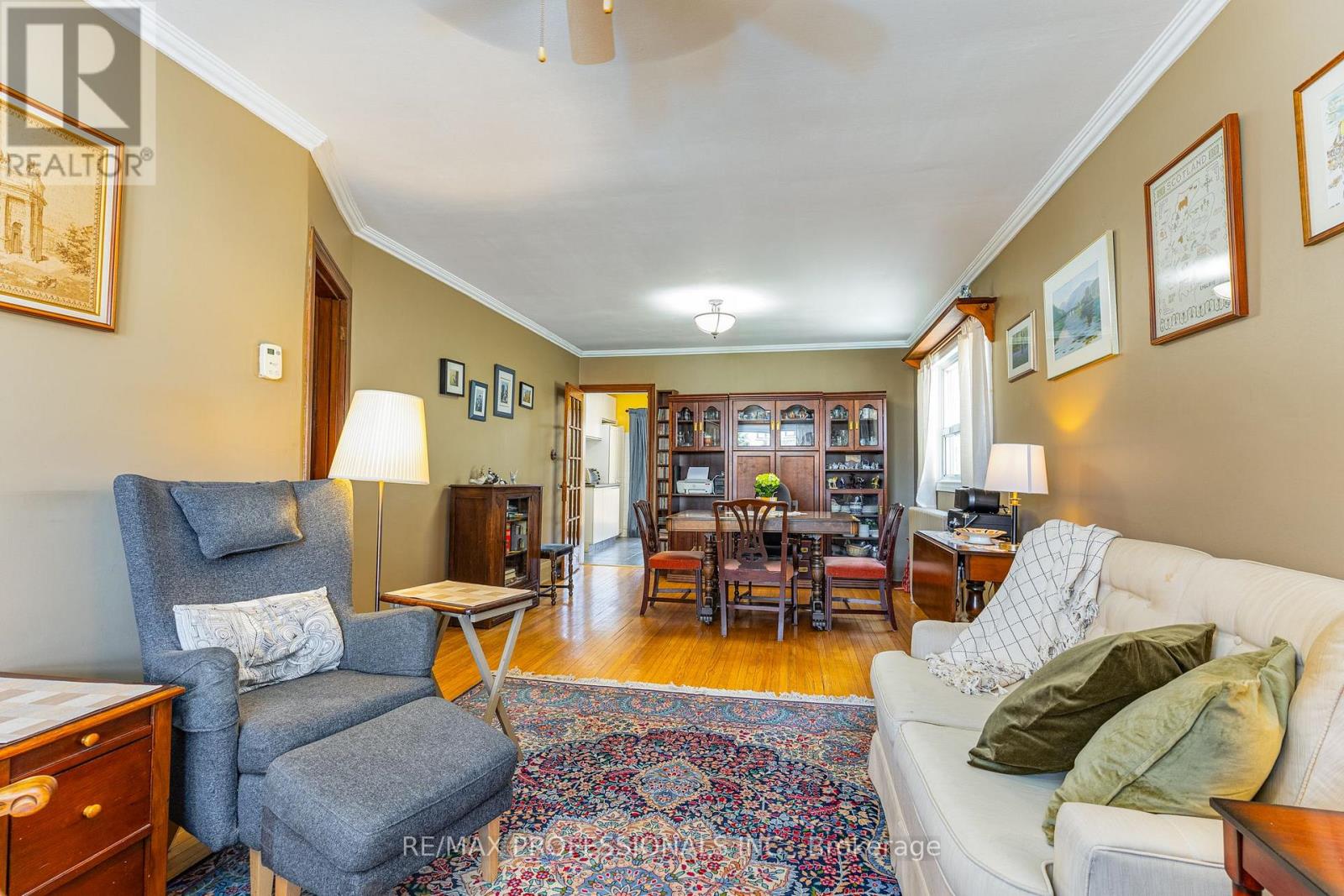 9 Orley Avenue, Toronto, Ontario  M4C 2B8 - Photo 6 - E12996360