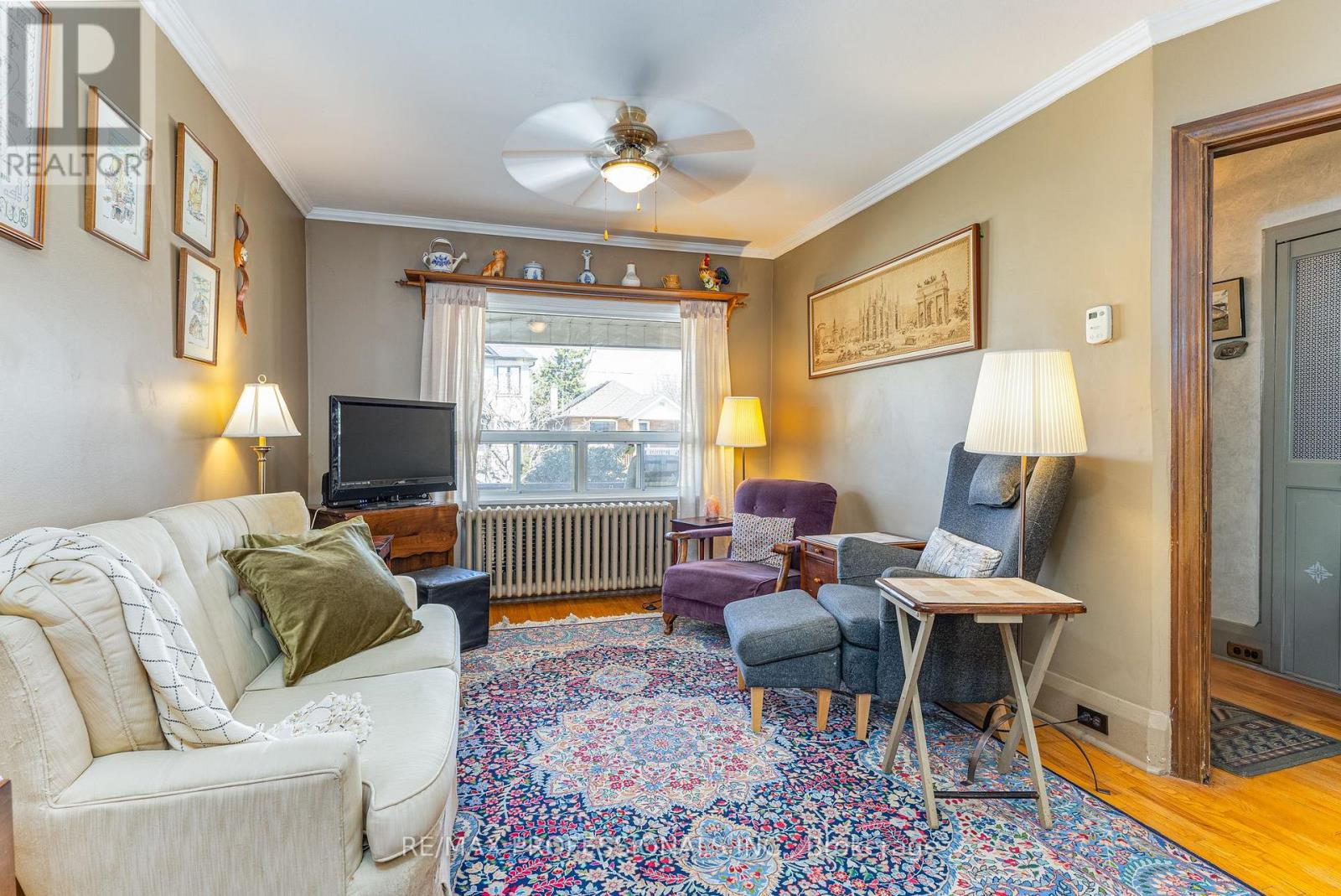 9 Orley Avenue, Toronto, Ontario  M4C 2B8 - Photo 9 - E12996360