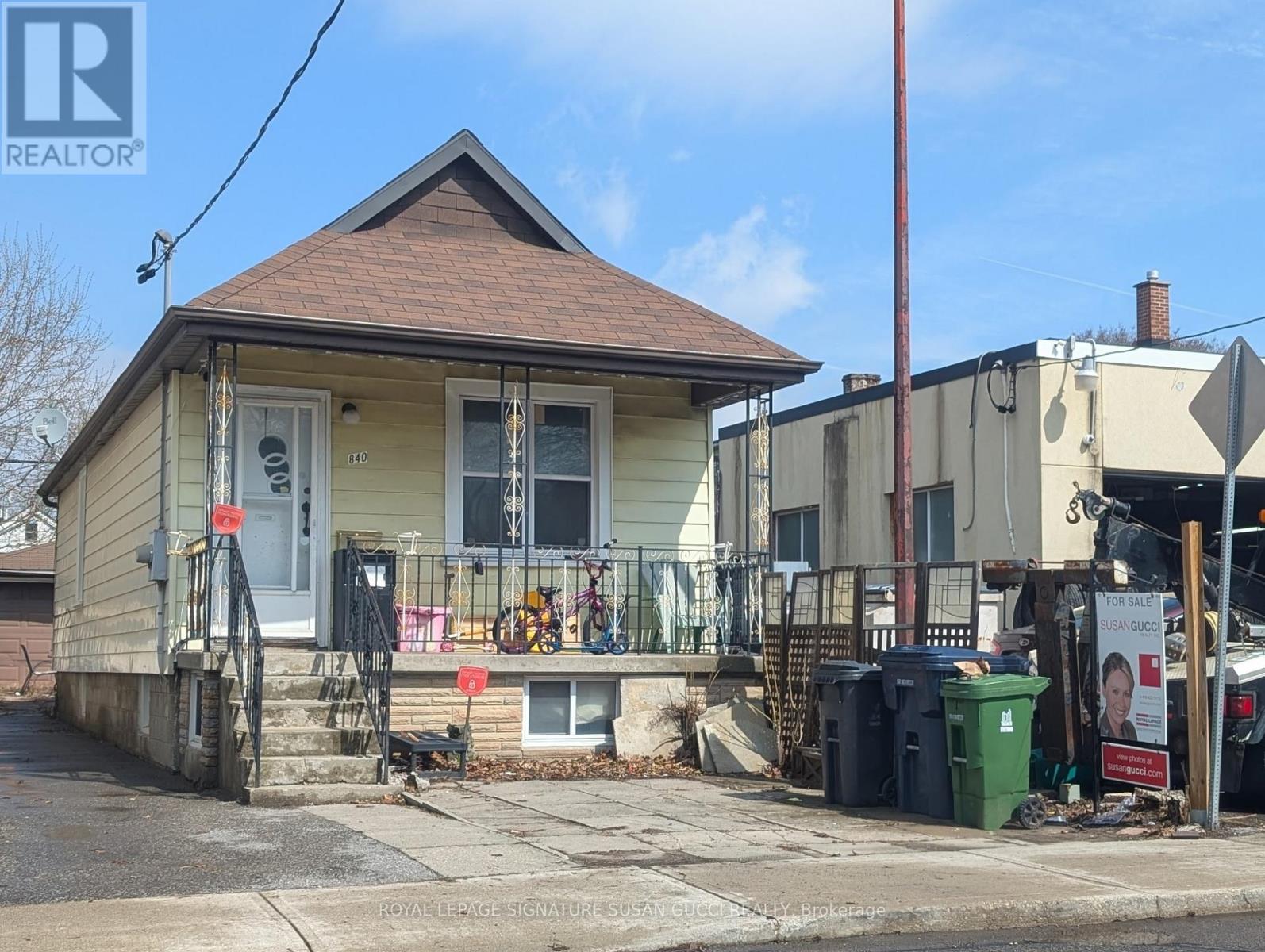 840 SAMMON AVENUE, Toronto, Ontario