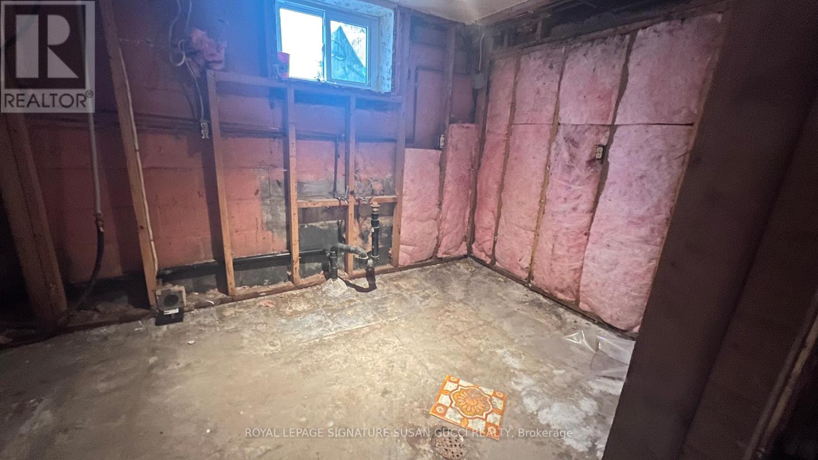 840 Sammon Avenue, Toronto, Ontario  M4C 2E8 - Photo 5 - E12996448