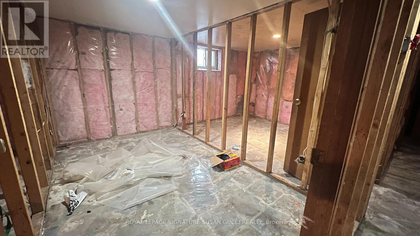 840 Sammon Avenue, Toronto, Ontario  M4C 2E8 - Photo 6 - E12996448