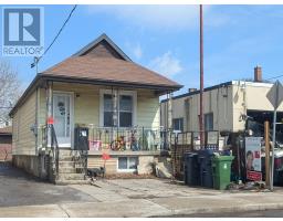 840 SAMMON AVENUE, Toronto, Ontario