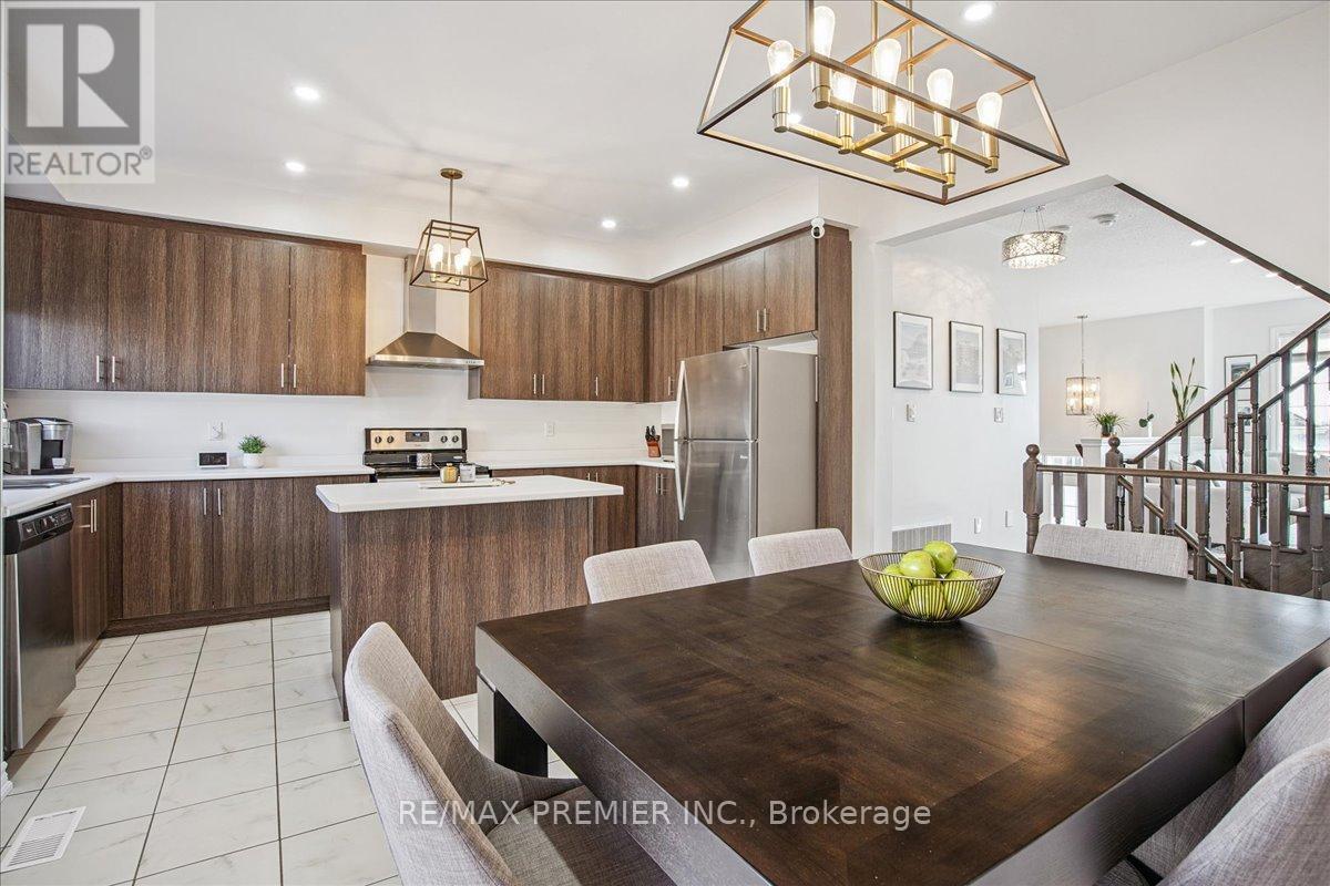 149 Taucar Gate, Bradford West Gwillimbury, Ontario  L3Z 0V7 - Photo 10 - N12996330