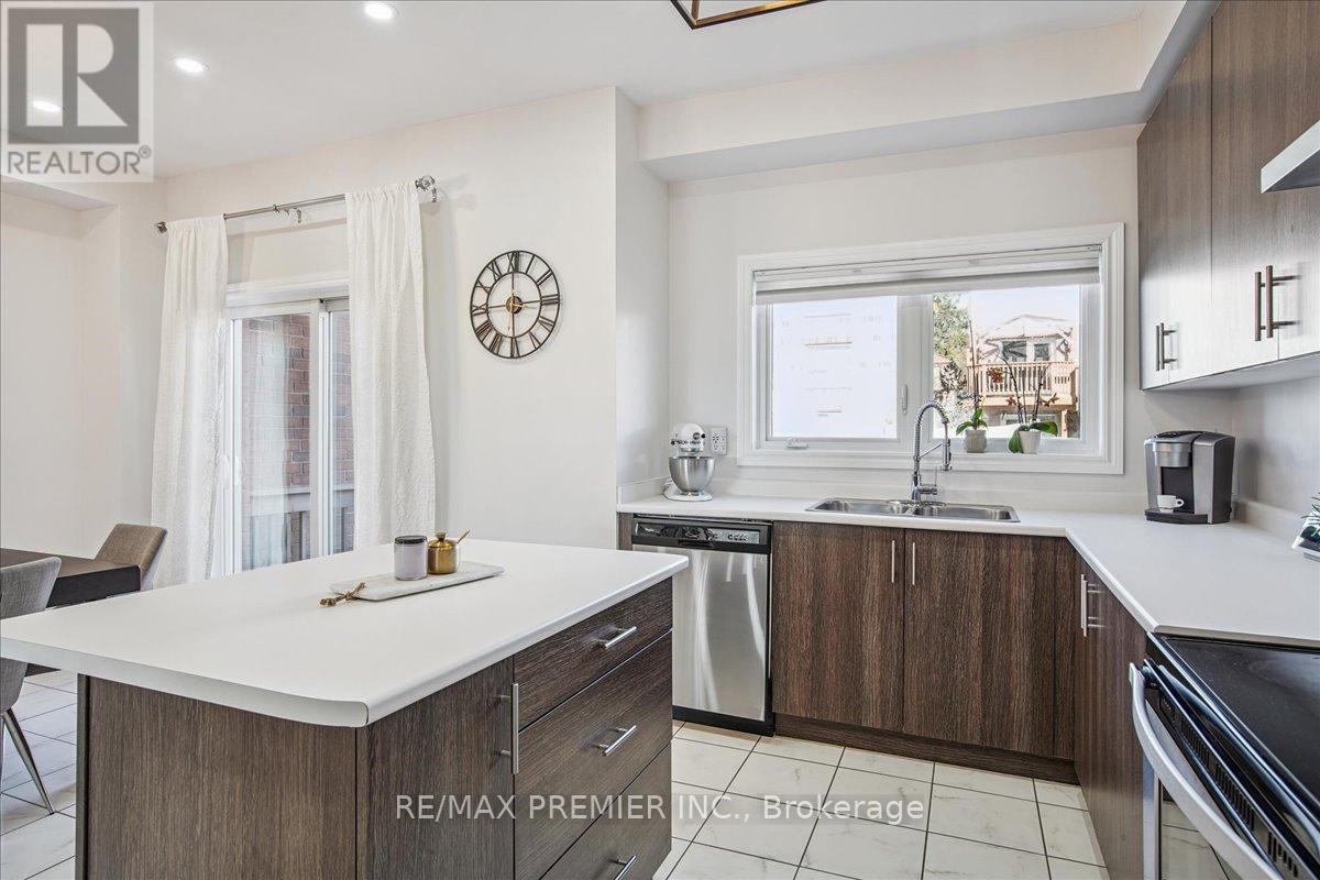 149 Taucar Gate, Bradford West Gwillimbury, Ontario  L3Z 0V7 - Photo 13 - N12996330