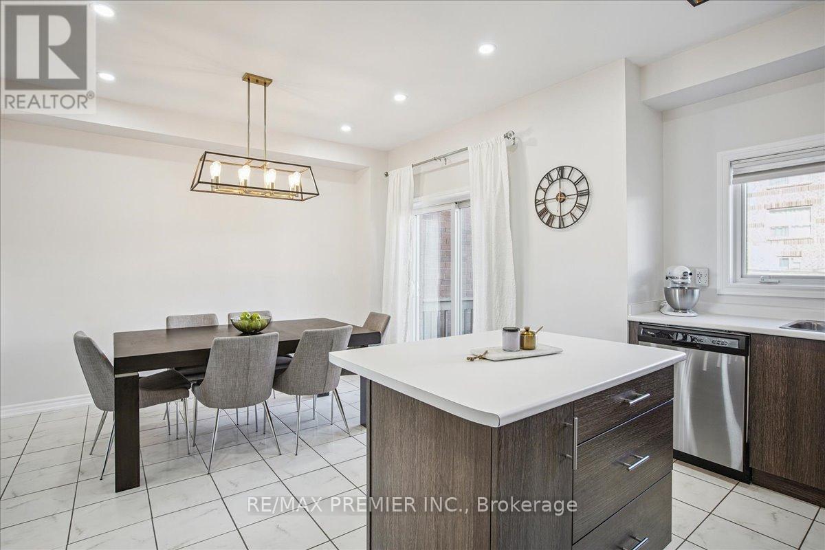 149 Taucar Gate, Bradford West Gwillimbury, Ontario  L3Z 0V7 - Photo 14 - N12996330