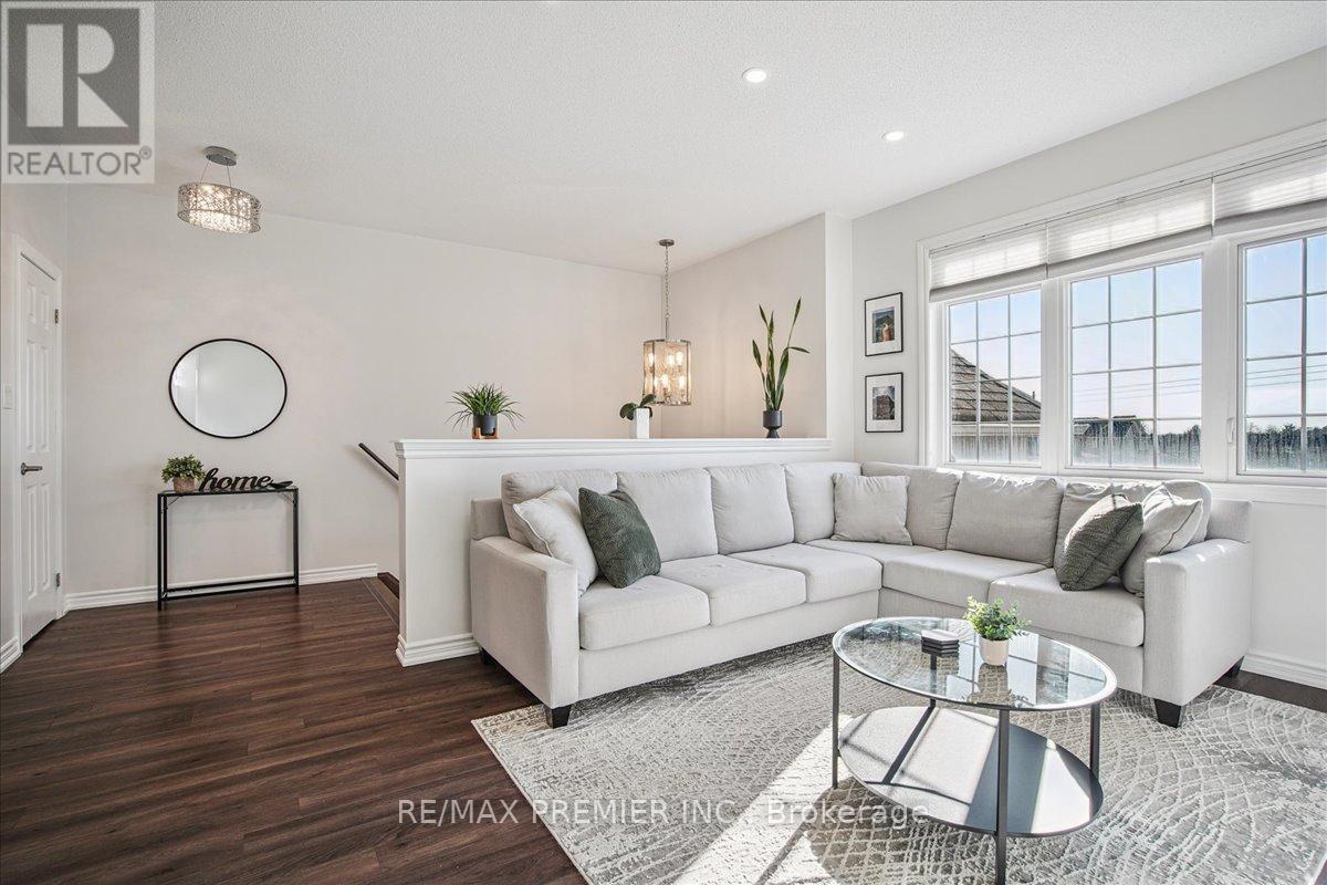 149 Taucar Gate, Bradford West Gwillimbury, Ontario  L3Z 0V7 - Photo 6 - N12996330