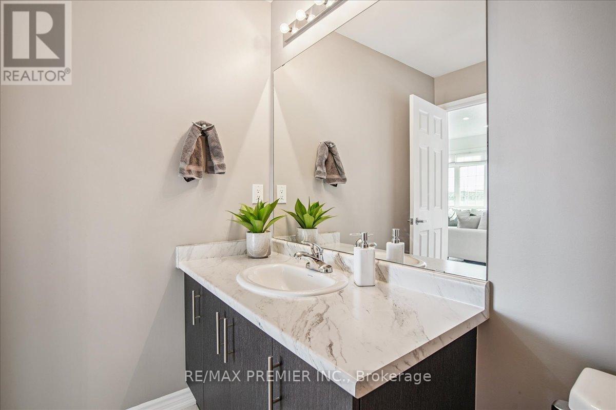 149 Taucar Gate, Bradford West Gwillimbury, Ontario  L3Z 0V7 - Photo 8 - N12996330