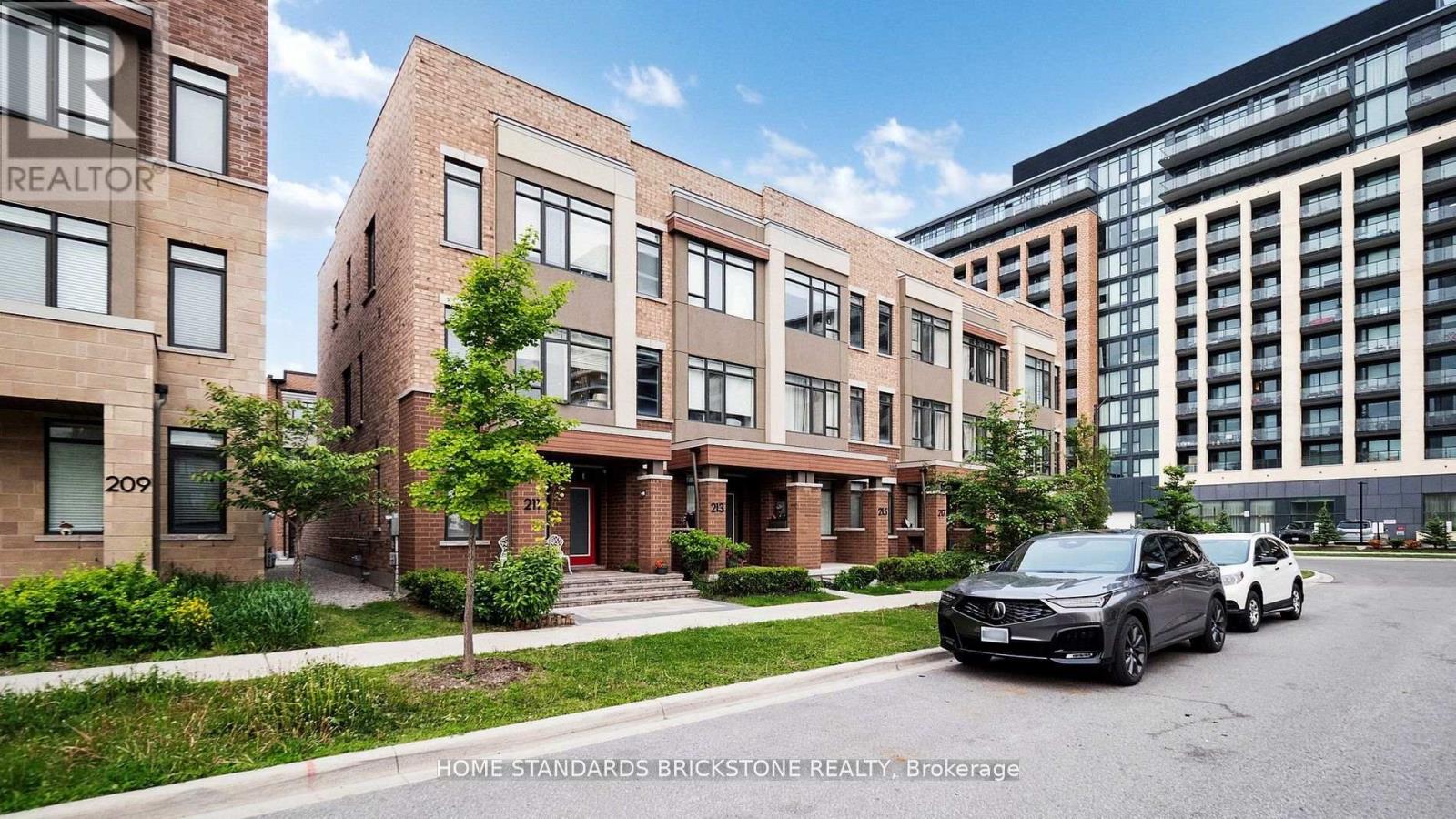 215 SALTERTON CIRCLE, Vaughan, Ontario