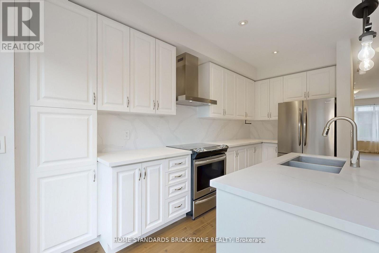 215 Salterton Circle, Vaughan, Ontario  L6A 4Z2 - Photo 12 - N12996446