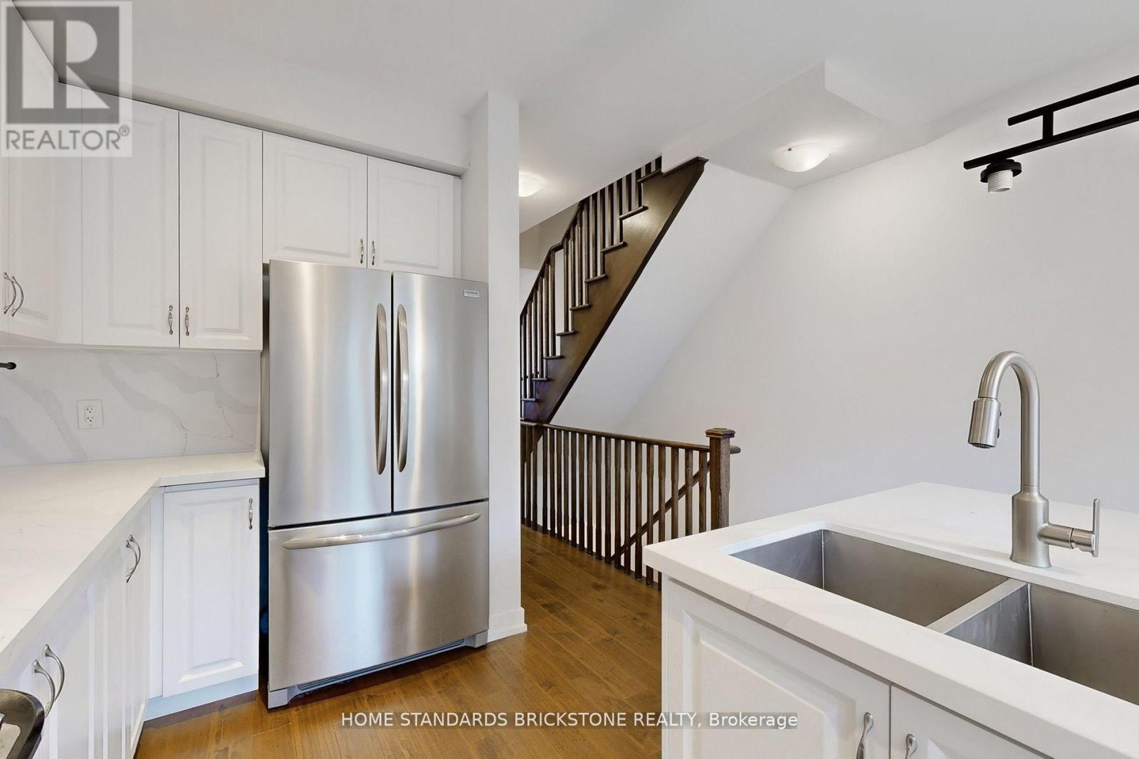 215 Salterton Circle, Vaughan, Ontario  L6A 4Z2 - Photo 14 - N12996446