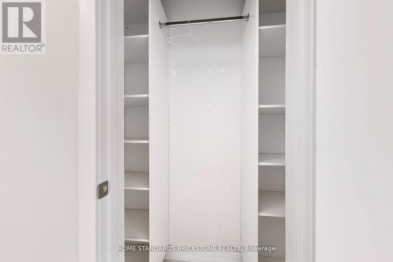 215 Salterton Circle, Vaughan, Ontario  L6A 4Z2 - Photo 45 - N12996446