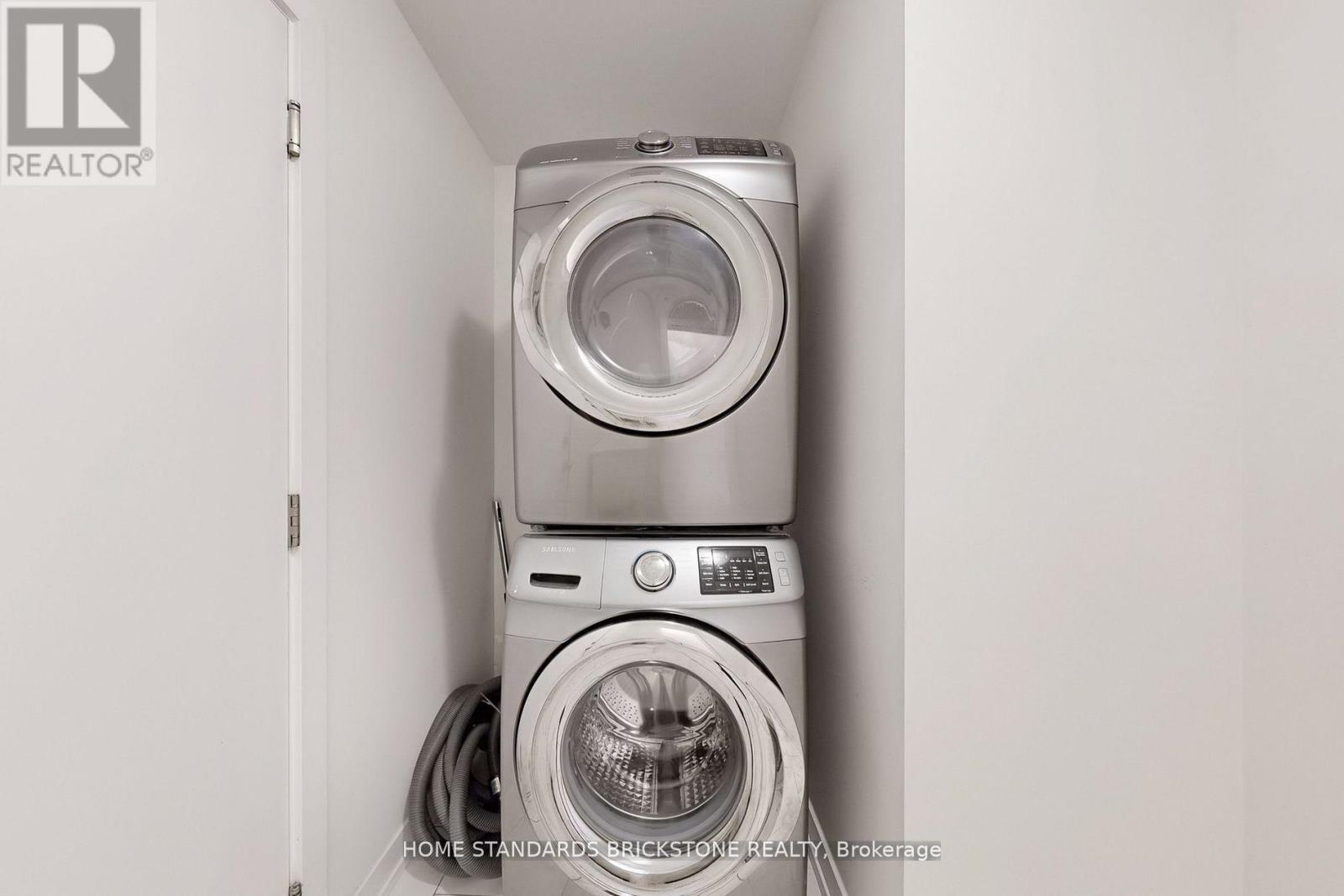 215 Salterton Circle, Vaughan, Ontario  L6A 4Z2 - Photo 46 - N12996446