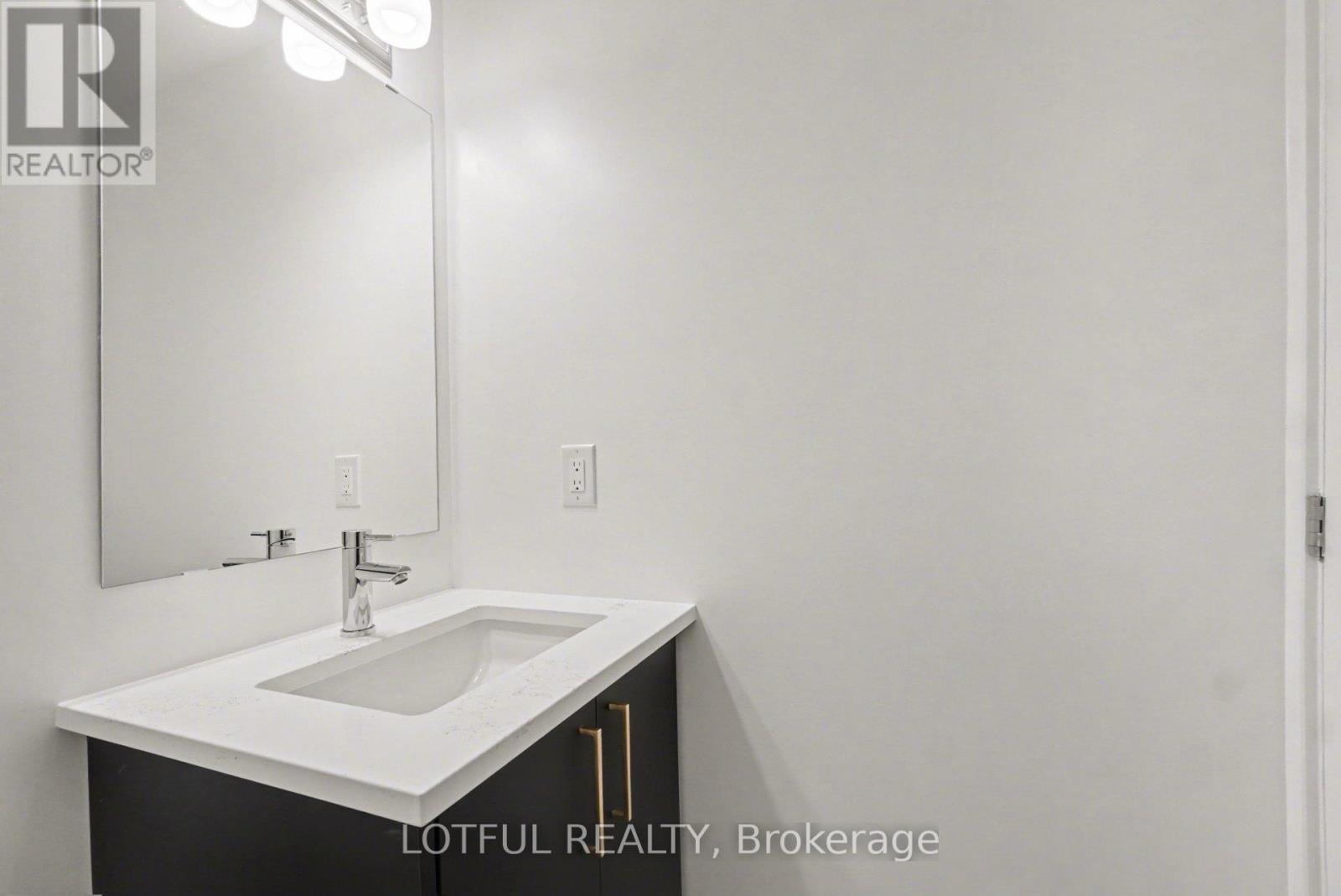 B - 540 Tahoe Heights, Ottawa, Ontario K1T 0W1 - Photo 13 - X12908442