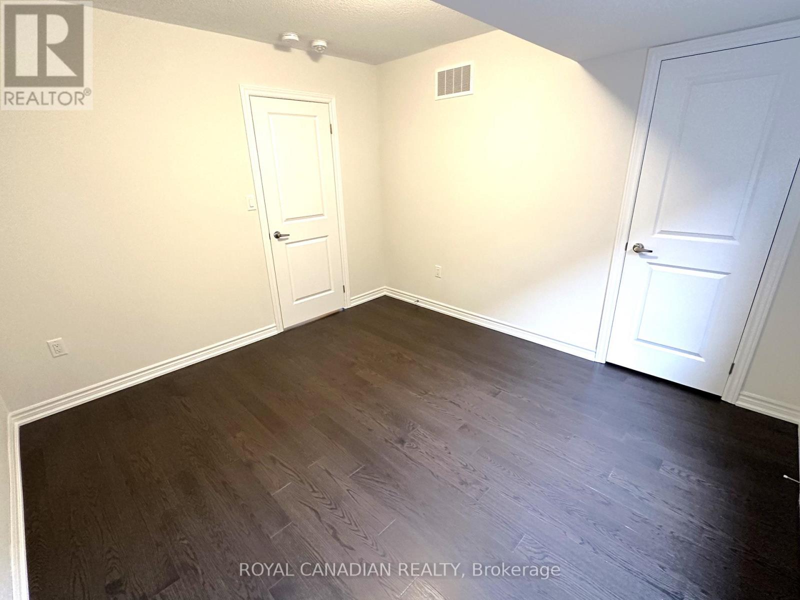 Upper - 9 Bannister Road, Barrie, Ontario  L9J 0L4 - Photo 14 - S12996336