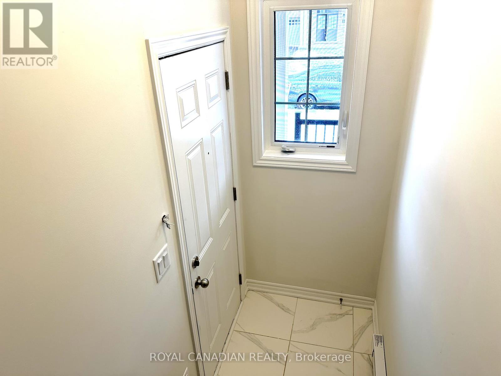 Upper - 9 Bannister Road, Barrie, Ontario  L9J 0L4 - Photo 2 - S12996336