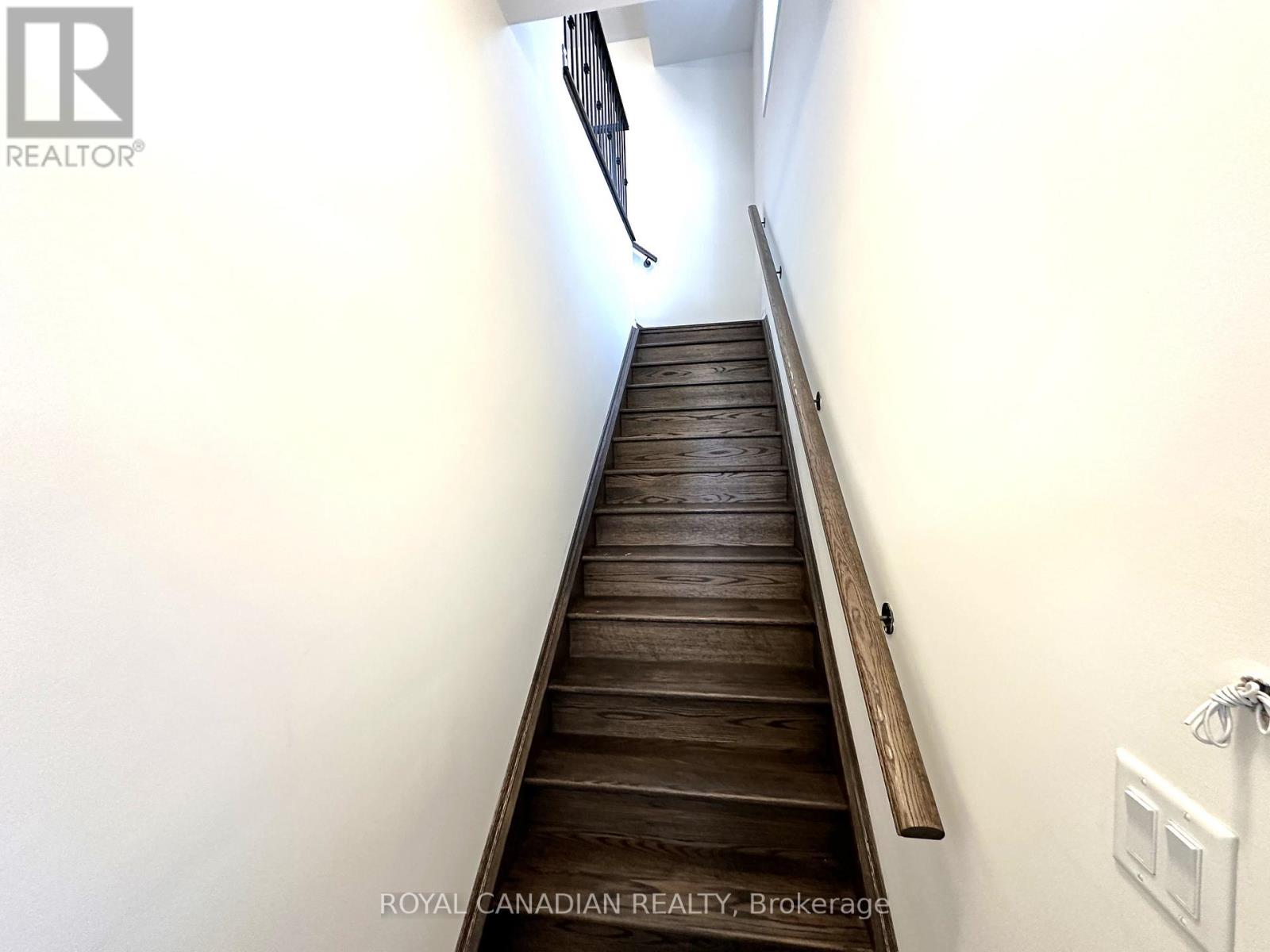 Upper - 9 Bannister Road, Barrie, Ontario  L9J 0L4 - Photo 3 - S12996336