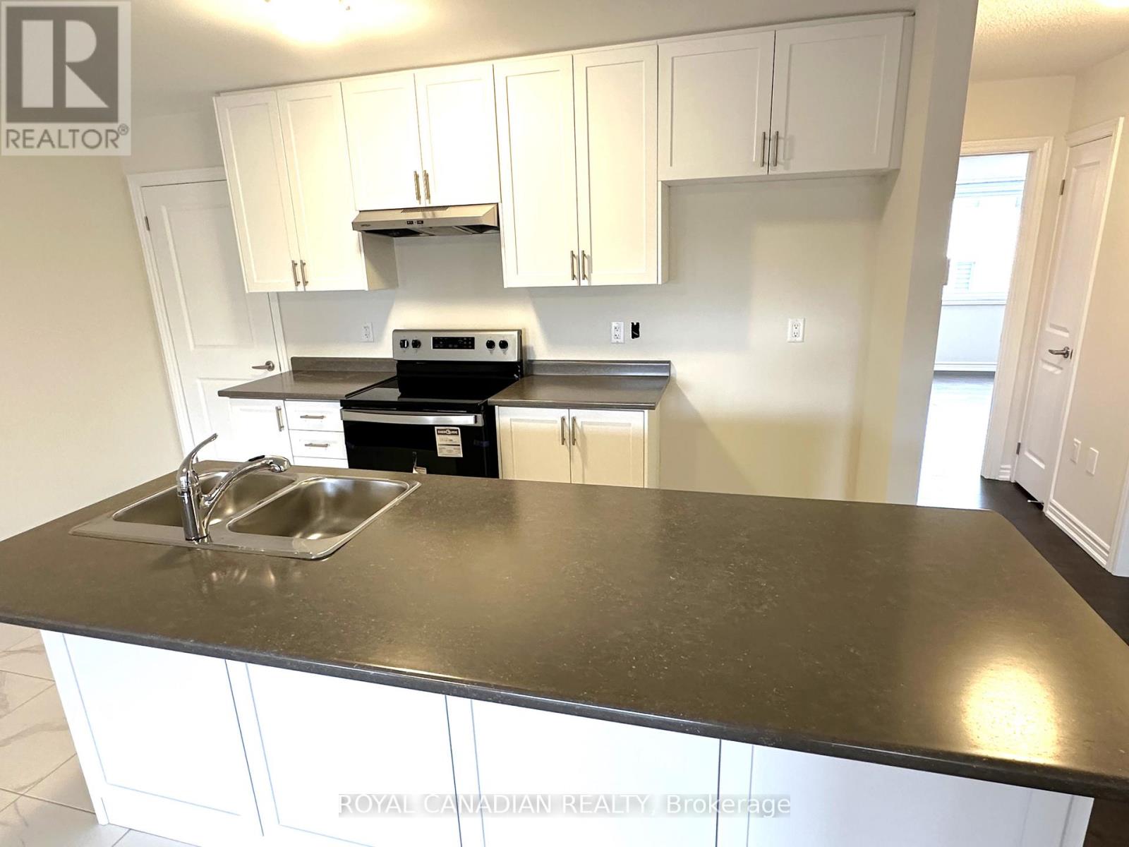 Upper - 9 Bannister Road, Barrie, Ontario  L9J 0L4 - Photo 7 - S12996336