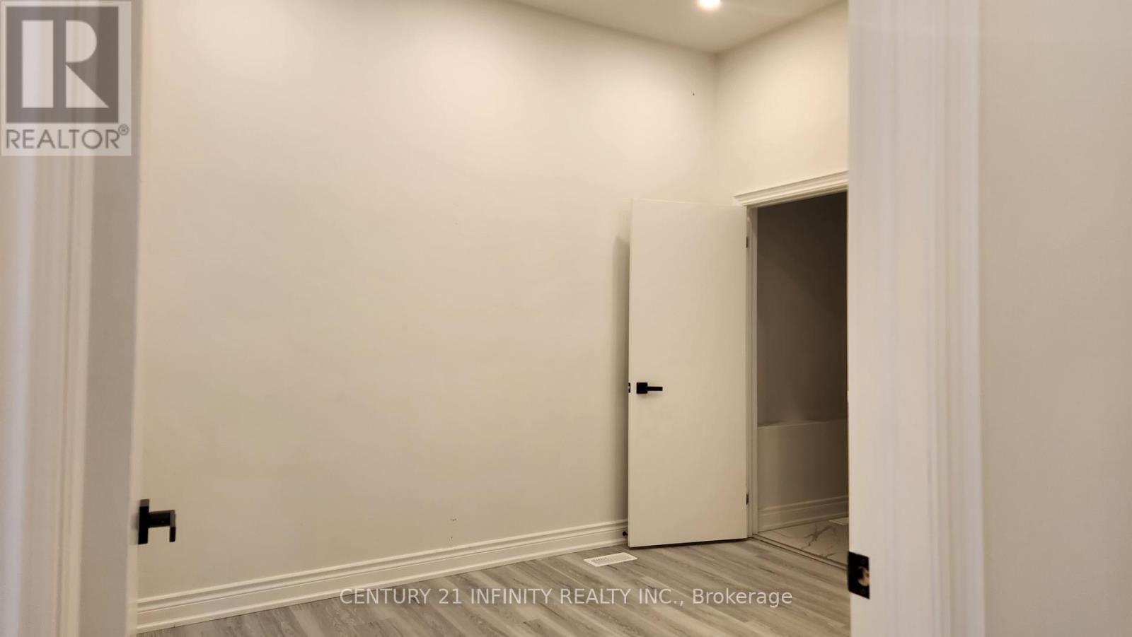 136 Simcoe Street S, Oshawa, Ontario  L1H 4G9 - Photo 4 - E12996552