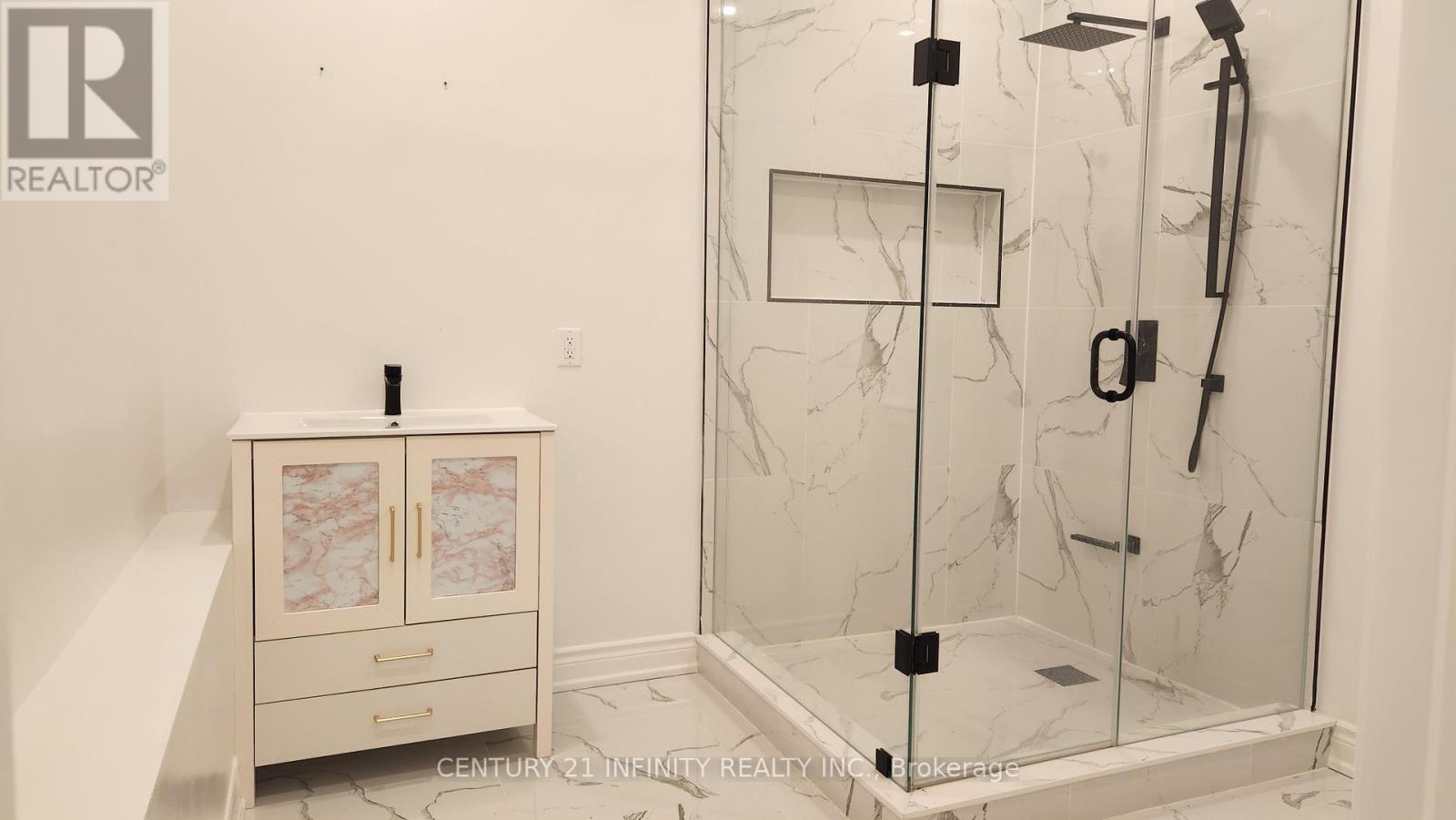 136 Simcoe Street S, Oshawa, Ontario  L1H 4G9 - Photo 6 - E12996552