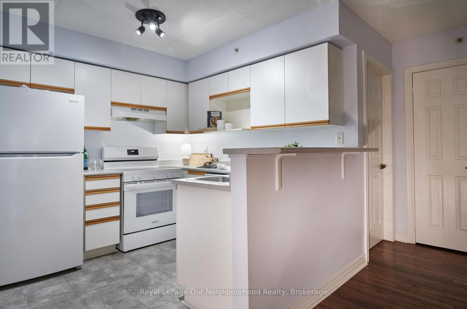 208 - 1431 Walker's Line, Burlington, Ontario  L7M 4N9 - Photo 9 - W12996580