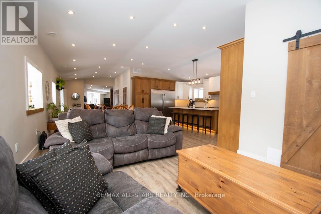 829 Peace Road, Kawartha Lakes, Ontario  K0M 2L0 - Photo 11 - X12996596