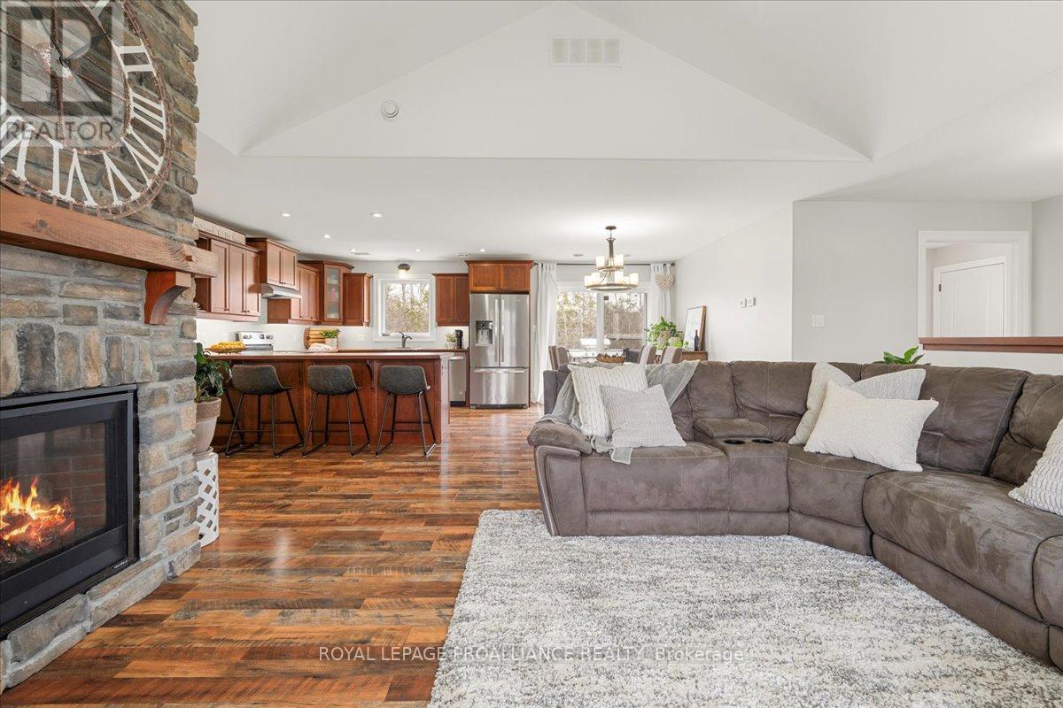 264 Glen Miller Road, Quinte West, Ontario  K8V 5P8 - Photo 11 - X12996628