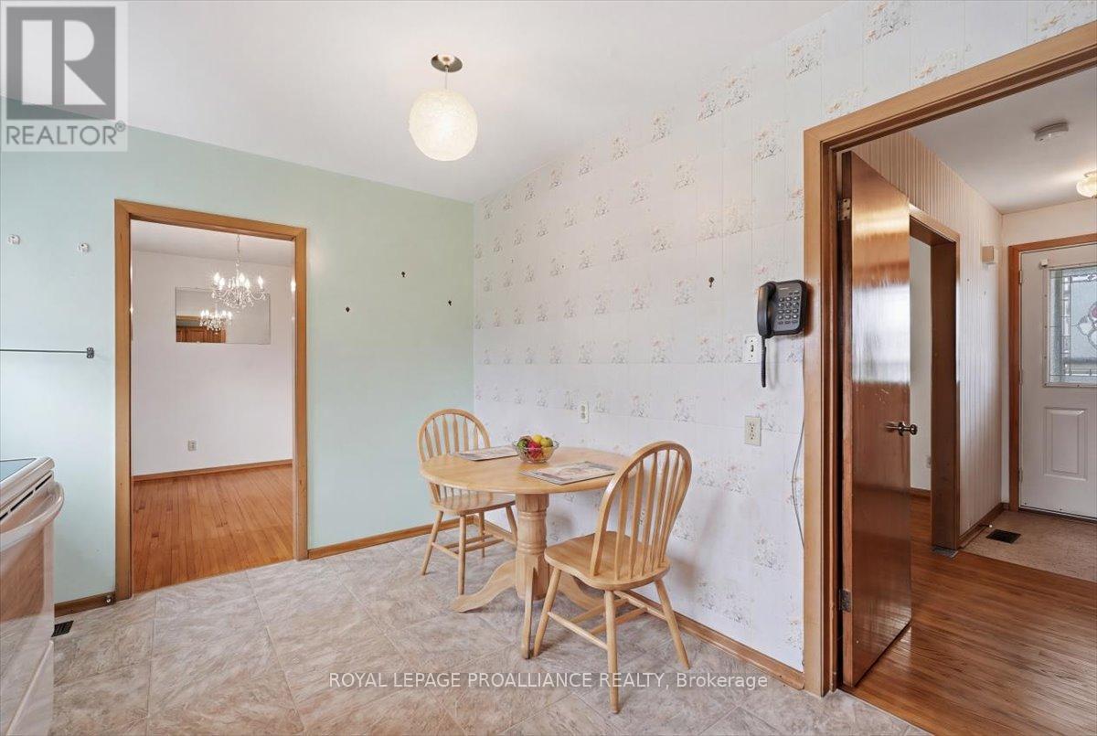 8 Fenwood Crescent, Prince Edward County, Ontario  K8N 4Z7 - Photo 17 - X12996636