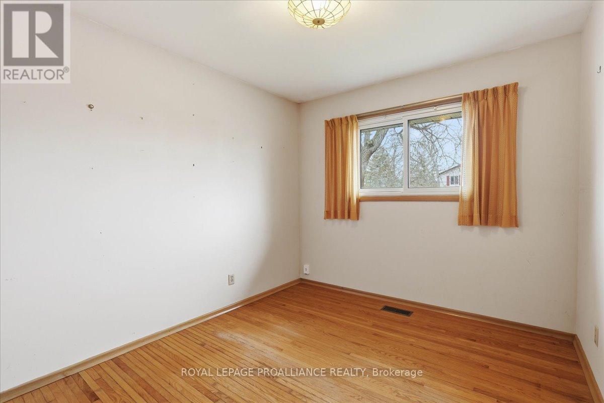 8 Fenwood Crescent, Prince Edward County, Ontario  K8N 4Z7 - Photo 24 - X12996636