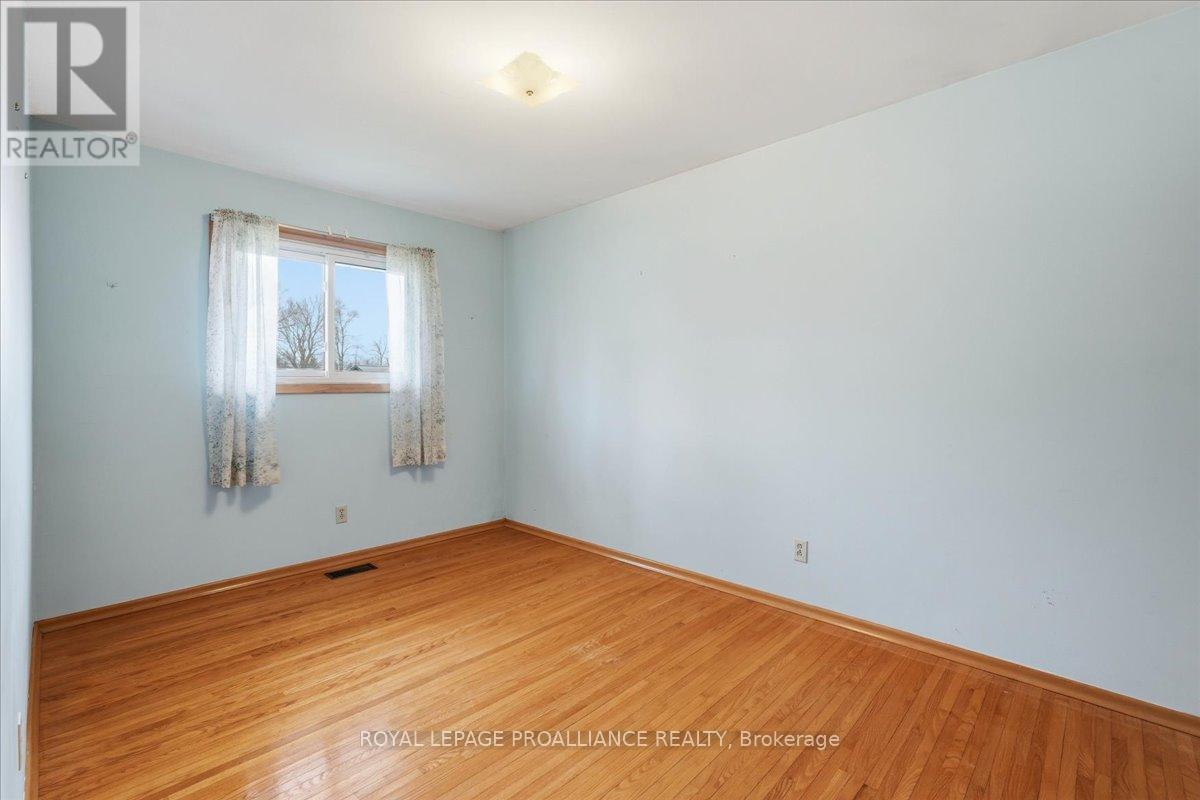 8 Fenwood Crescent, Prince Edward County, Ontario  K8N 4Z7 - Photo 26 - X12996636