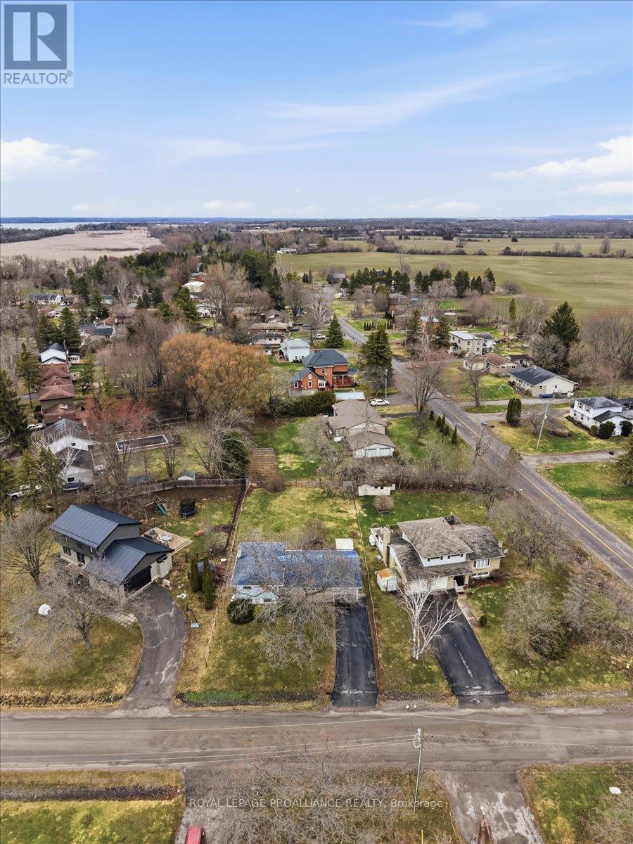 8 Fenwood Crescent, Prince Edward County, Ontario  K8N 4Z7 - Photo 39 - X12996636