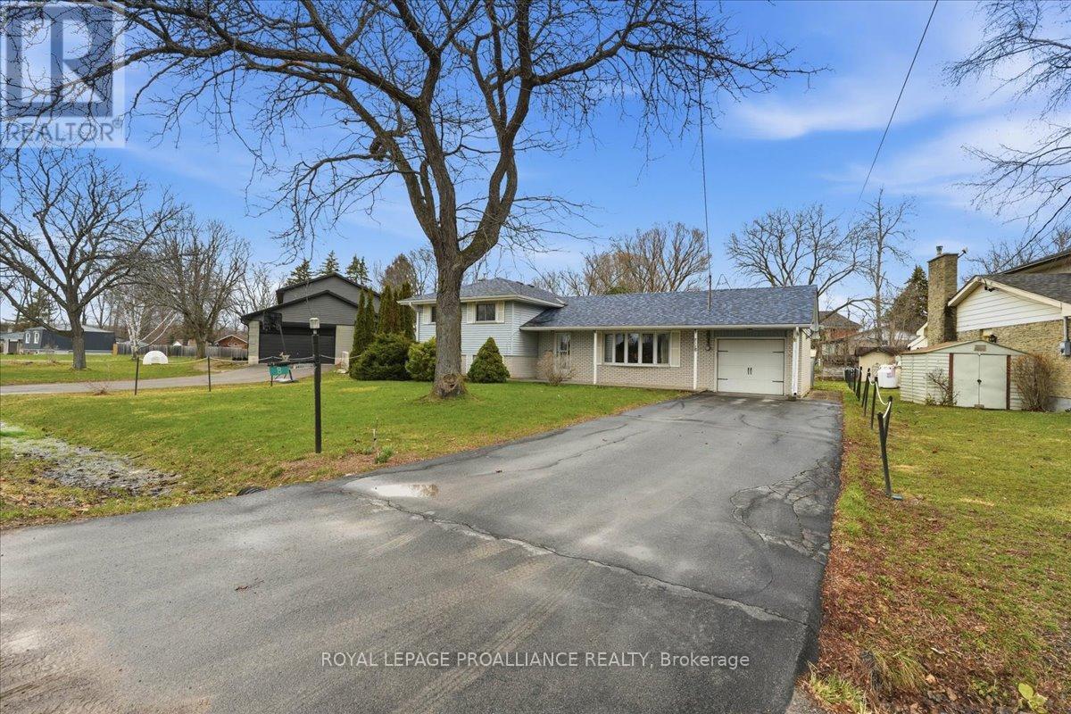 8 Fenwood Crescent, Prince Edward County, Ontario  K8N 4Z7 - Photo 4 - X12996636