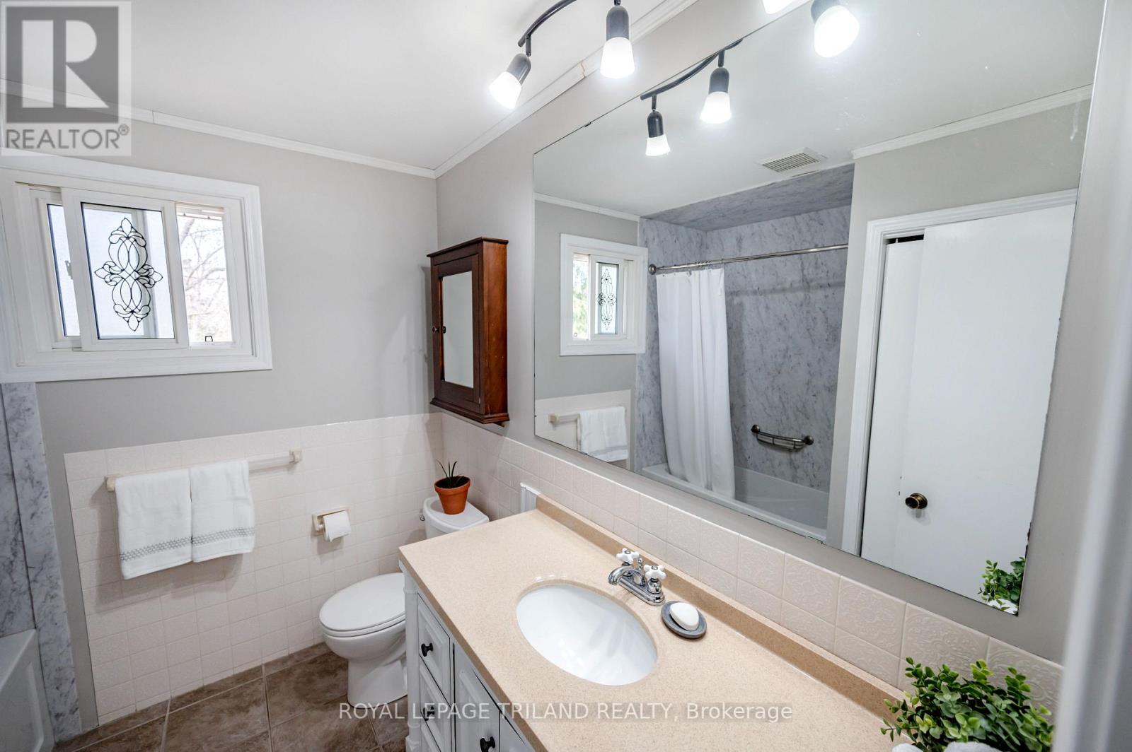 392 Village Green Avenue, London South, Ontario  N6J 3Z8 - Photo 19 - X12996622