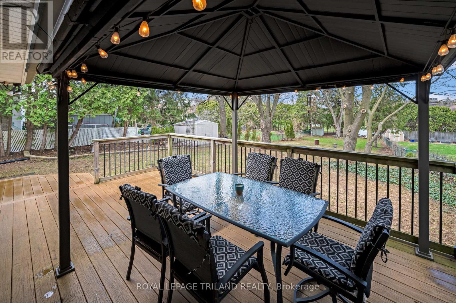 392 Village Green Avenue, London South, Ontario  N6J 3Z8 - Photo 35 - X12996622