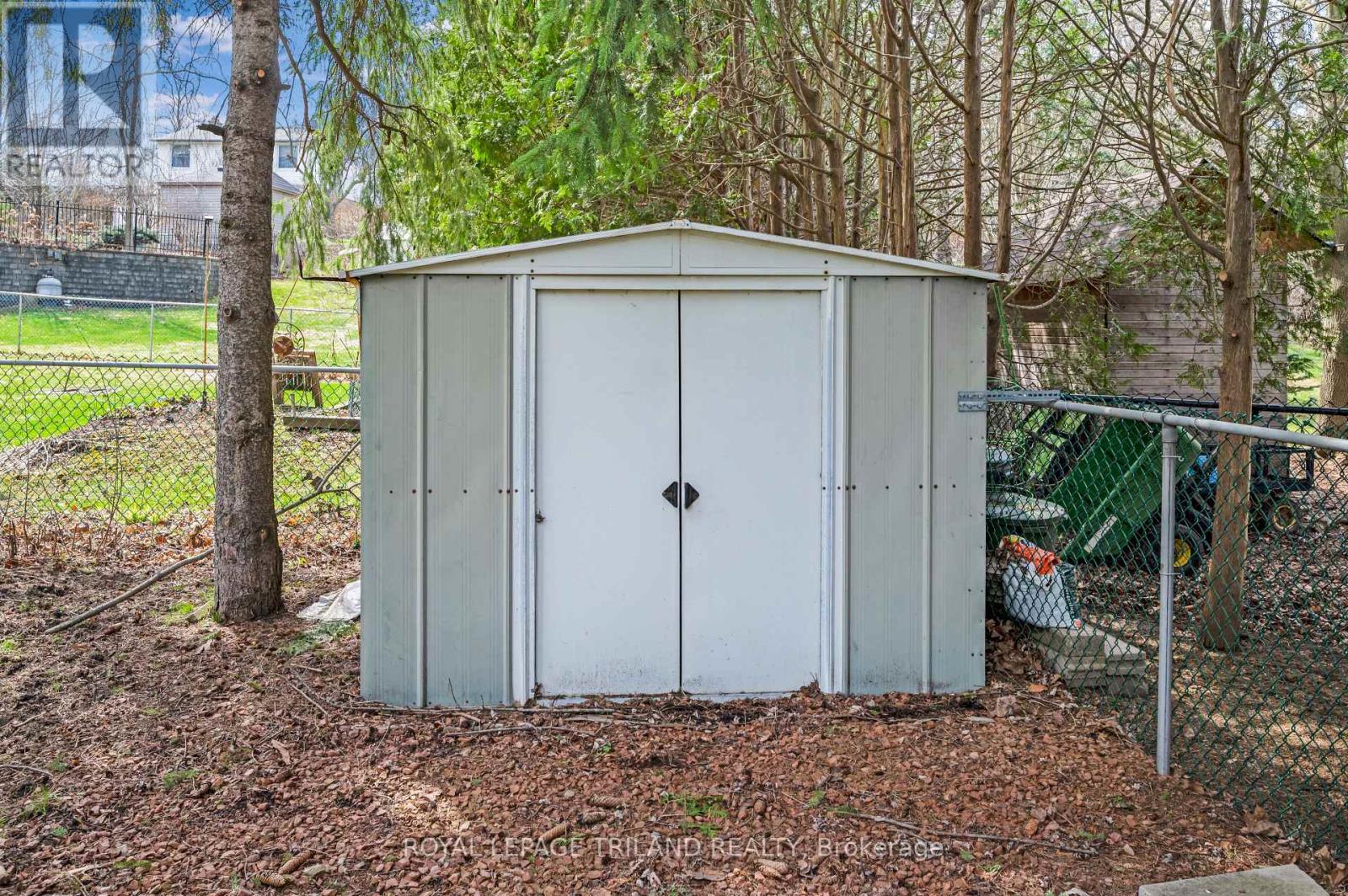 392 Village Green Avenue, London South, Ontario  N6J 3Z8 - Photo 43 - X12996622