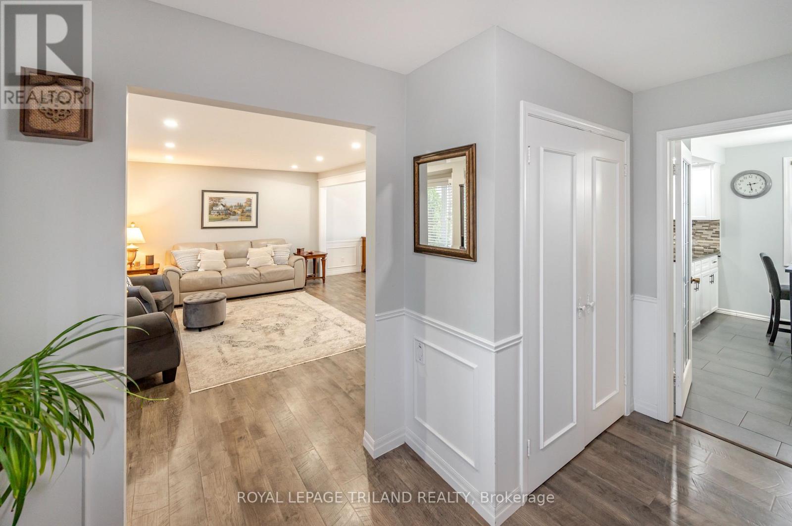 392 Village Green Avenue, London South, Ontario  N6J 3Z8 - Photo 6 - X12996622