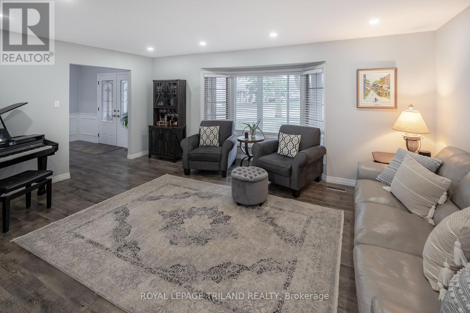 392 Village Green Avenue, London South, Ontario  N6J 3Z8 - Photo 8 - X12996622