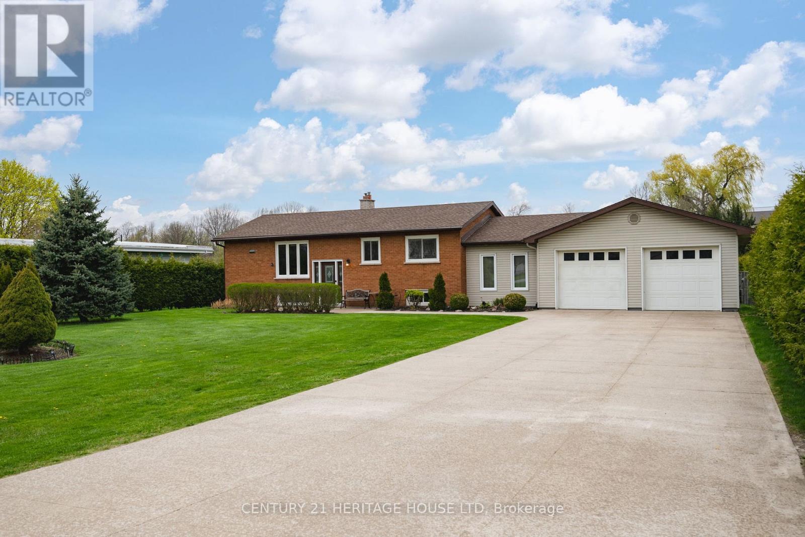 2720 Catherine Street, Thames Centre, Ontario  N0L 1G4 - Photo 2 - X12996704