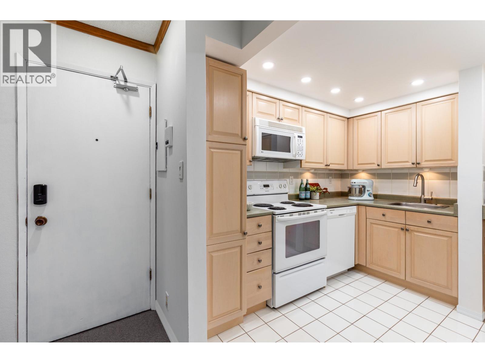 A201 1400 Alta Lake Road, Whistler, British Columbia  V8E 0G9 - Photo 6 - R3109446