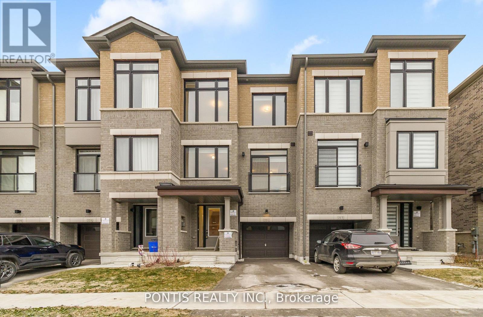 221 TENNANT CIRCLE, Vaughan, Ontario