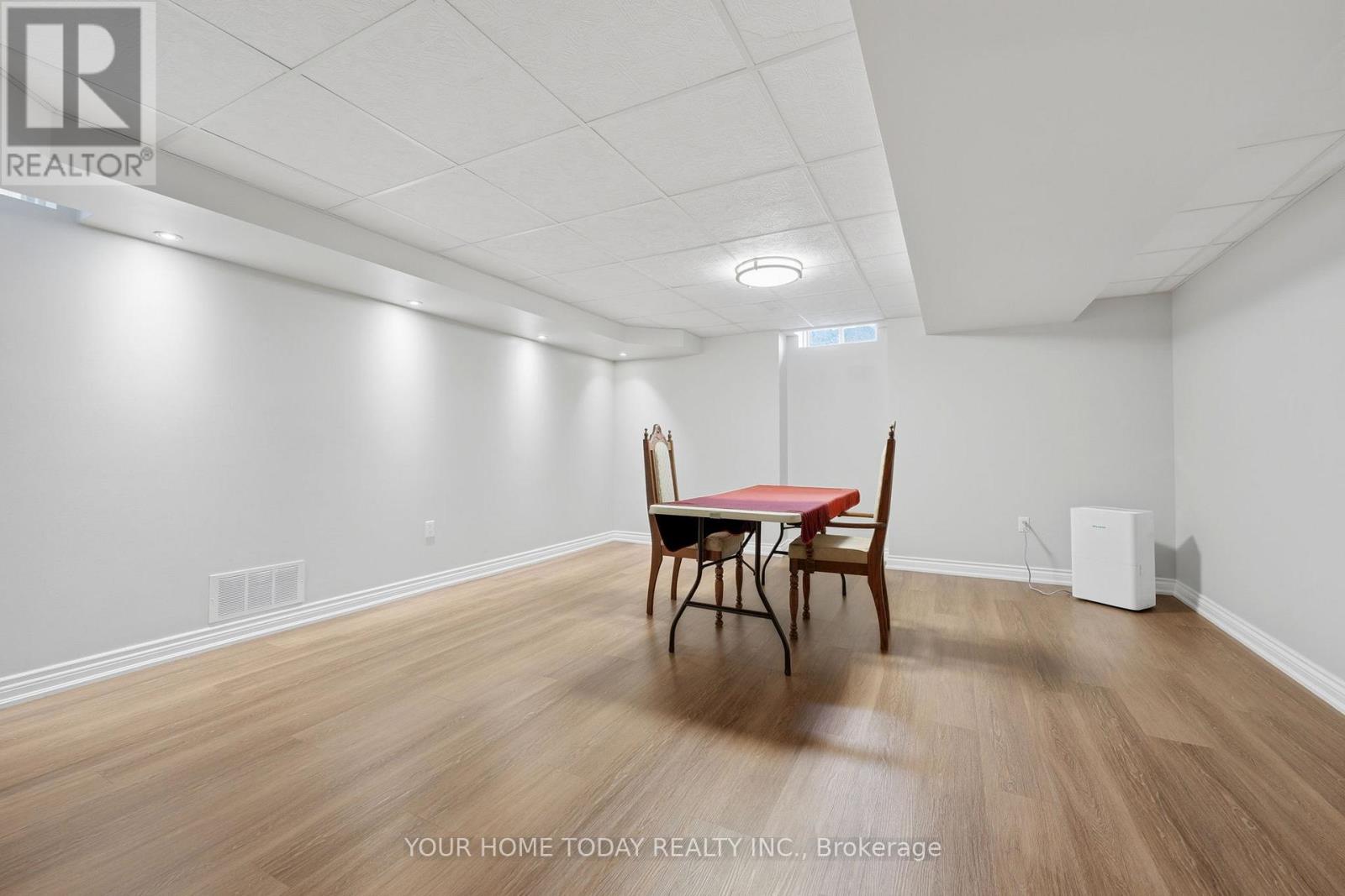 83 Atwood Avenue, Halton Hills, Ontario  L7G 6C5 - Photo 35 - W12996350