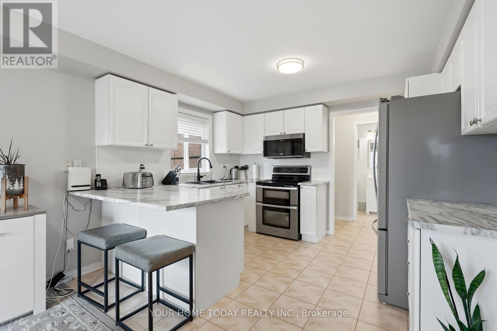 83 Atwood Avenue, Halton Hills, Ontario  L7G 6C5 - Photo 8 - W12996350